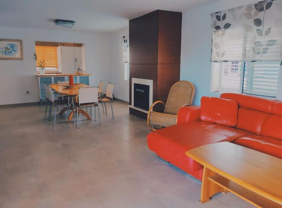 Luxury 20mts Far From The Sea